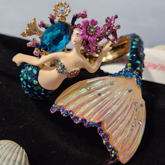 New Betsey Johnson Mermaid Hinged Bangle Bracelet - Picture 13 of 14